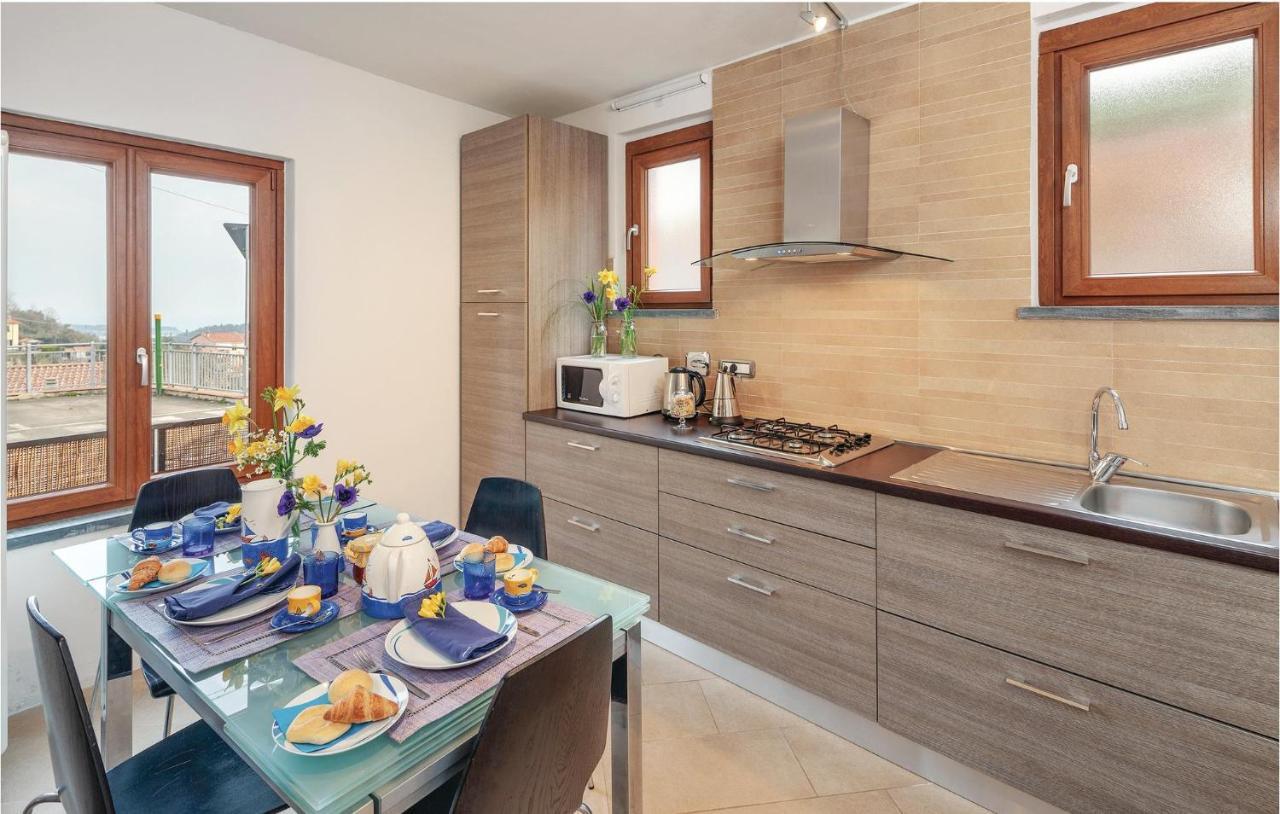 Beautiful Apartment In Pitelli -Sp- With Kitchen La Spezia Exterior photo